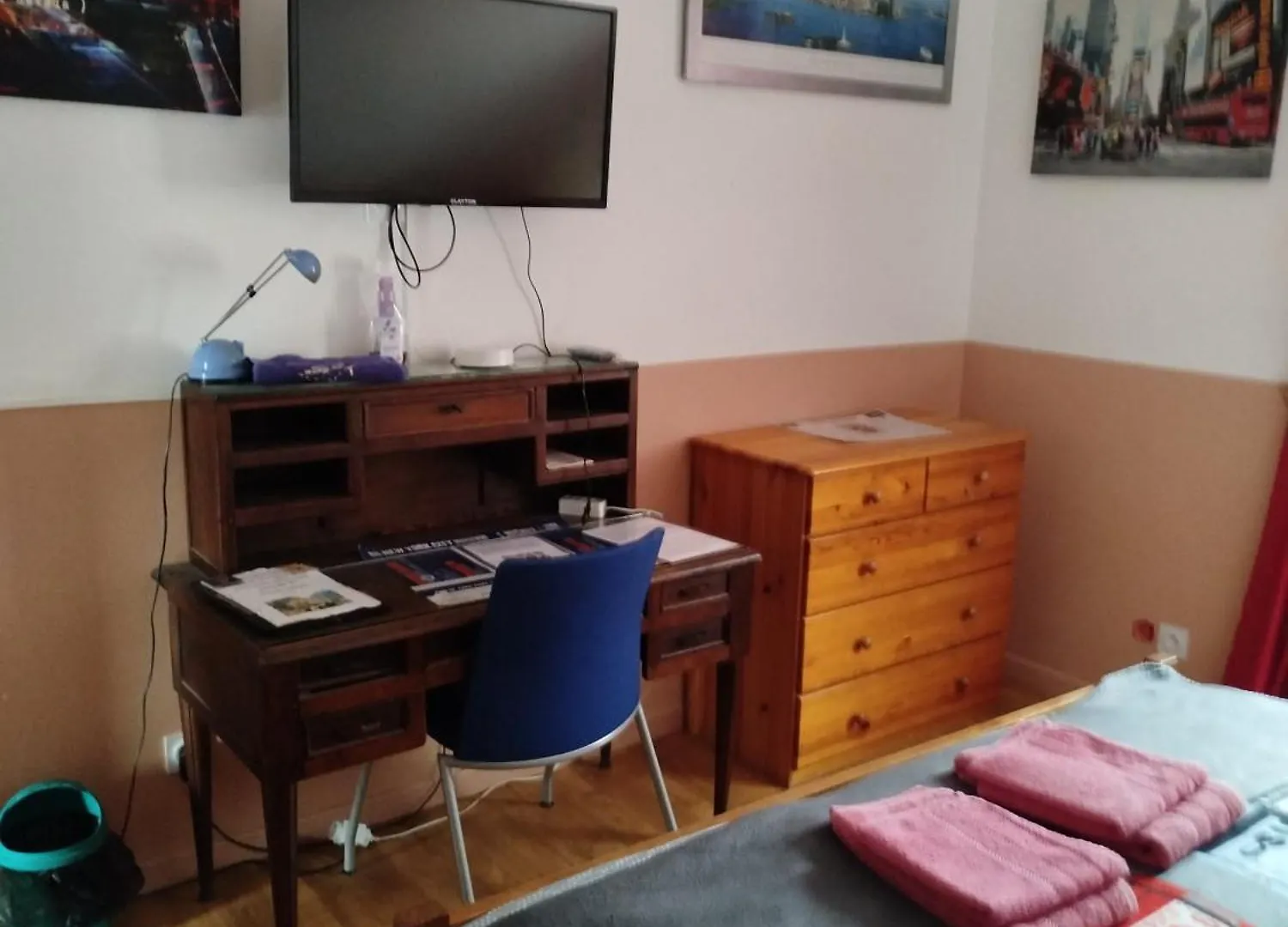 Bed & Breakfast Chambre Rouge Dans Maison Avec Parking Cluses