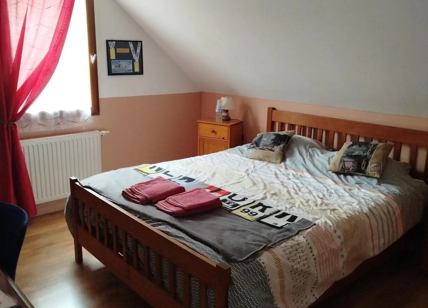 Chambre Rouge Dans Maison Avec Parking Cluses 0*,