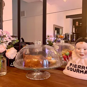La Glycine Bed & Breakfast
